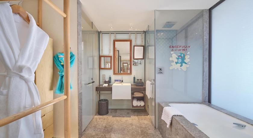 صورة king kids room oceanvw w/balcony 2