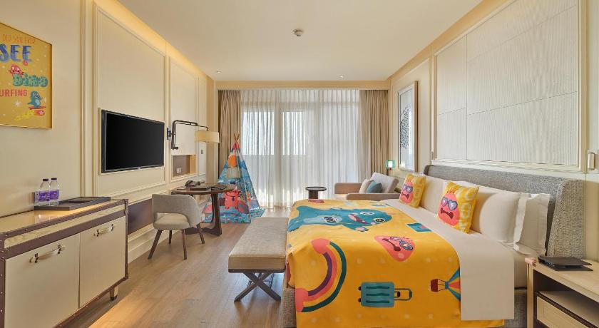 صورة king kids room oceanvw w/balcony 4