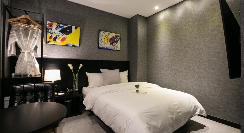 Image of Suite 1