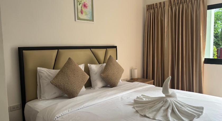 Image of Deluxe King Room 2