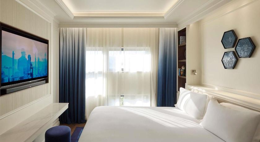 Image of Prestige Suite with City View 3