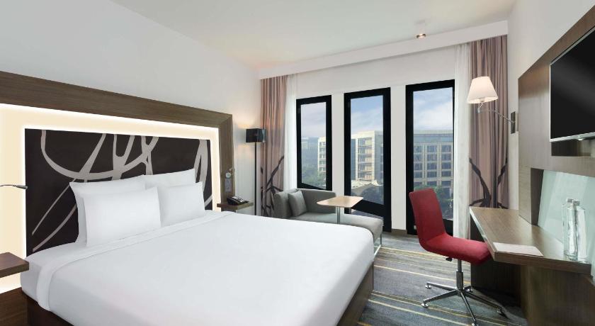 Image of Superior King Room - Lounge Access, Cocktail Hours, 20% off on F&B and Laundry 0
