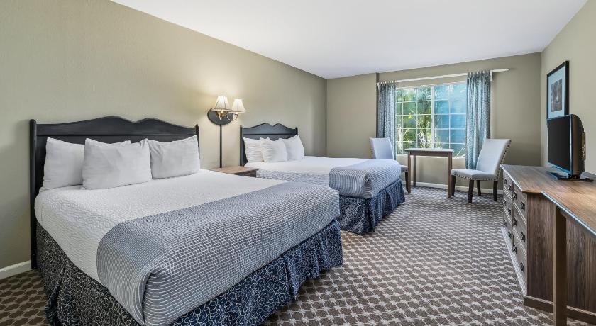 Image of Queen Room with Two Queen Beds 3