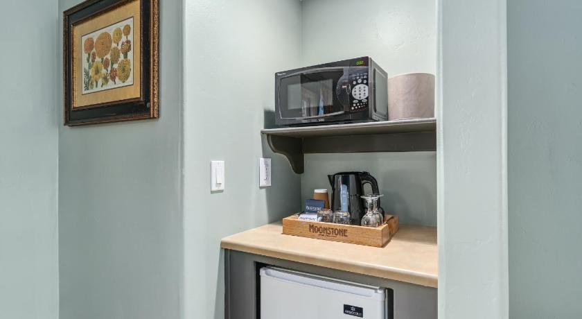 Image of Deluxe King Suite 13