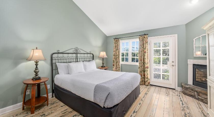 Image of Deluxe King Suite 3