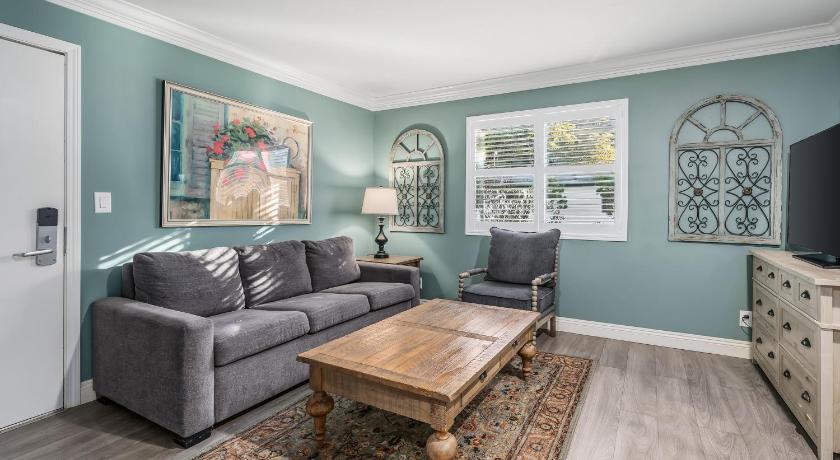 Image of Two Queen Junior Suite 6