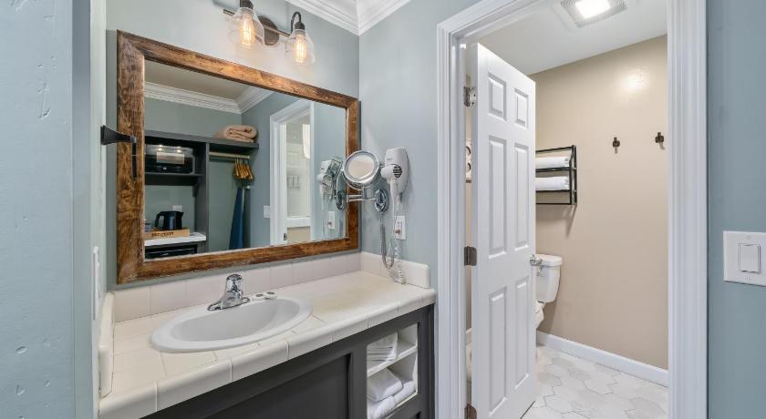 Image of Deluxe Queen Room 2