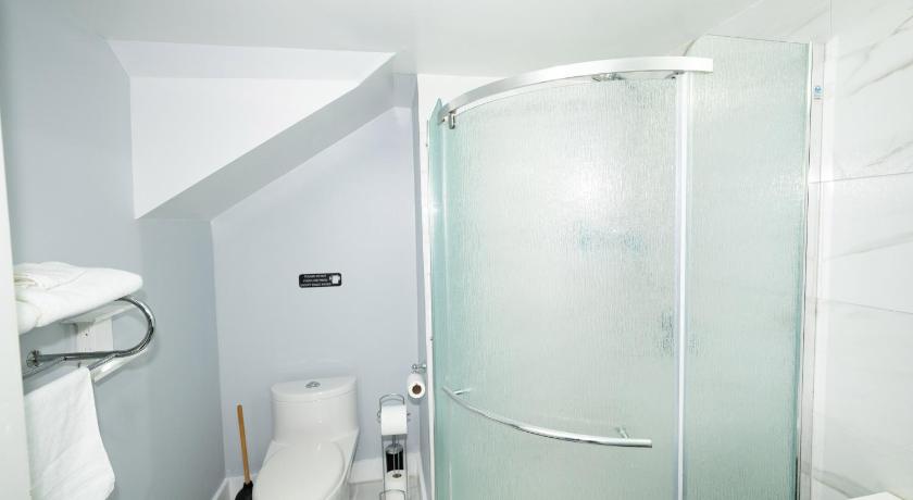 Image of Double Room with Private External Bathroom 2