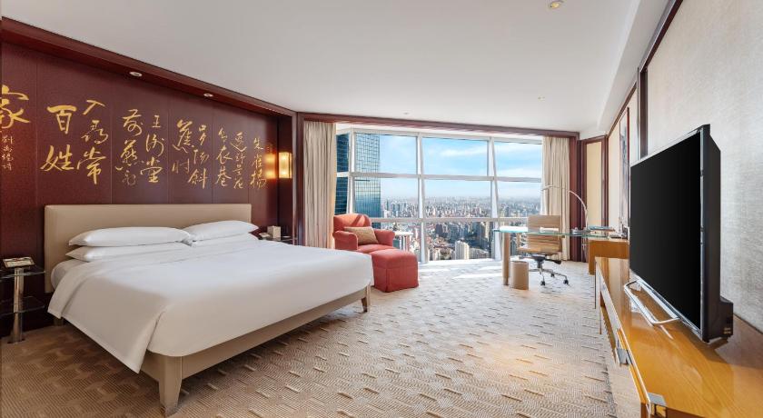 Image of 1 King Bed Club Access 0