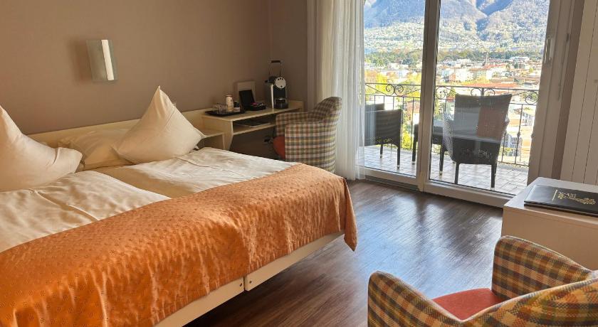 Image of Standard Double Room with Lake View 0