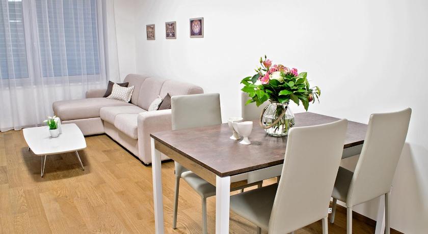 Image of Deluxe One-Bedroom Apartment 6