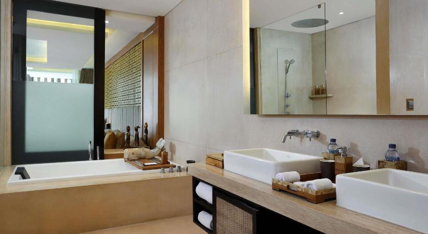 Bild von: Seminyak Pool King Suite with Balcony 2