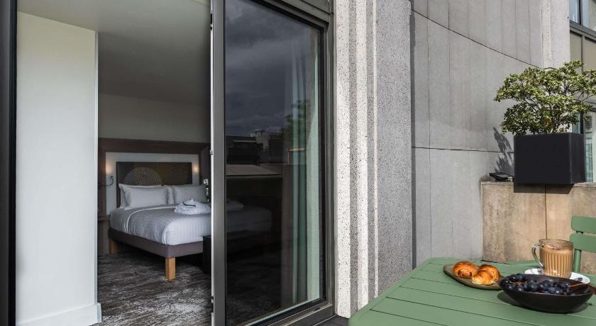 Imagem de Executive Double Room with Queen size bed and terrace 6