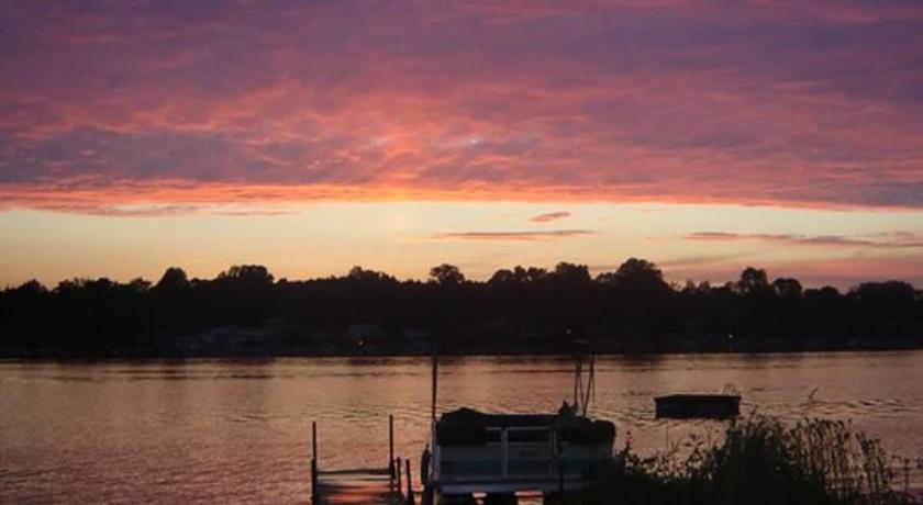 Dowagiac (MI) Sister Lake Cottages - Unit 1 4성급 숙소 객실