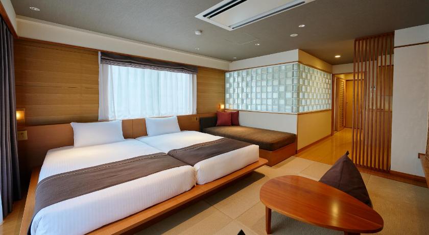 Image of Deluxe Quadruple Room(Non-Smoking) 0