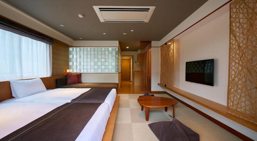 Image of Deluxe Quadruple Room(Non-Smoking) 1