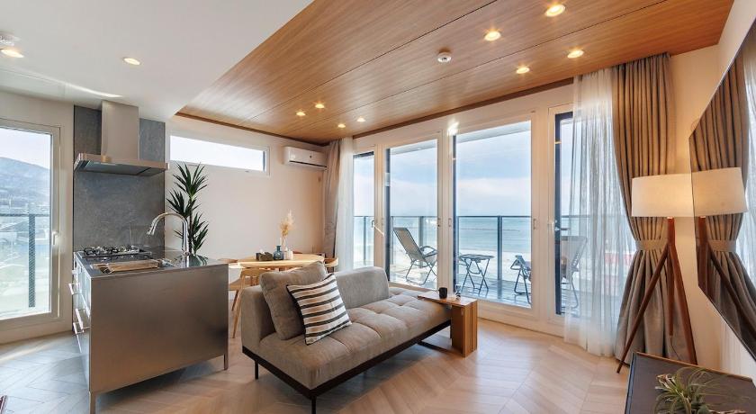 Vista sole mare 都会を離れて海のそばへ 日本海一望の5階ならではの空間