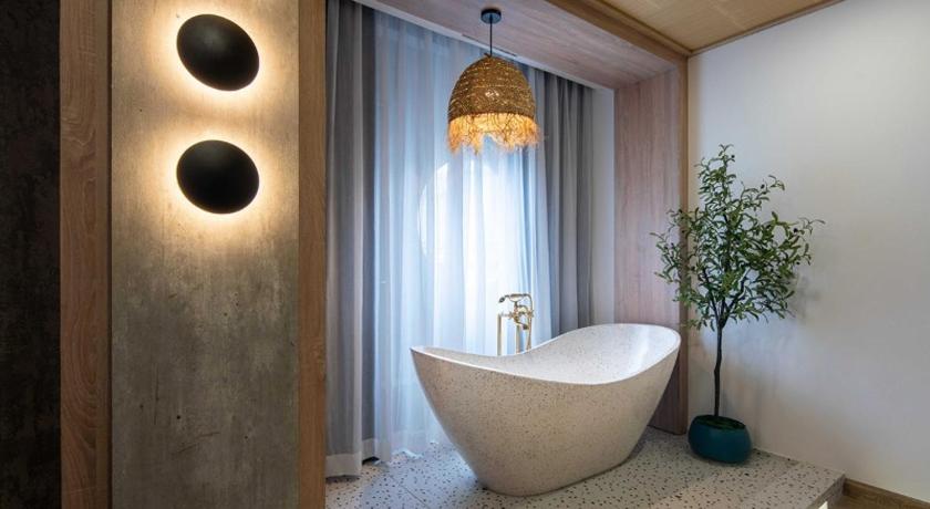 A25 Premium Hotel - 31 Truong Cong Giai - image 4