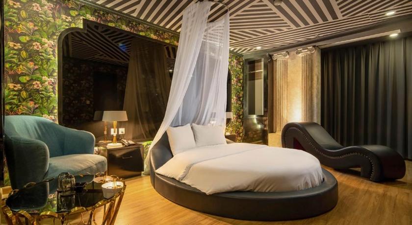 A25 Premium Hotel - 31 Truong Cong Giai - image 3