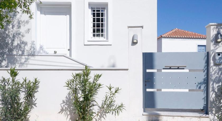 Modern Sea-View Maisonette in Spetses for 6 people