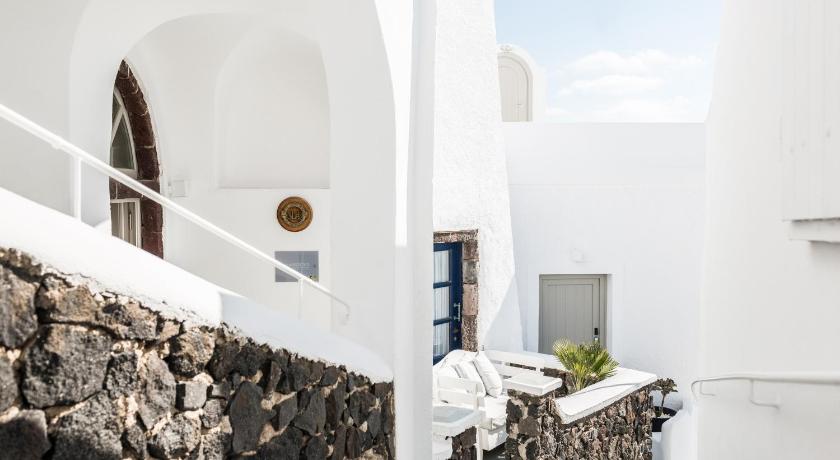 On The Rocks Hotel photo