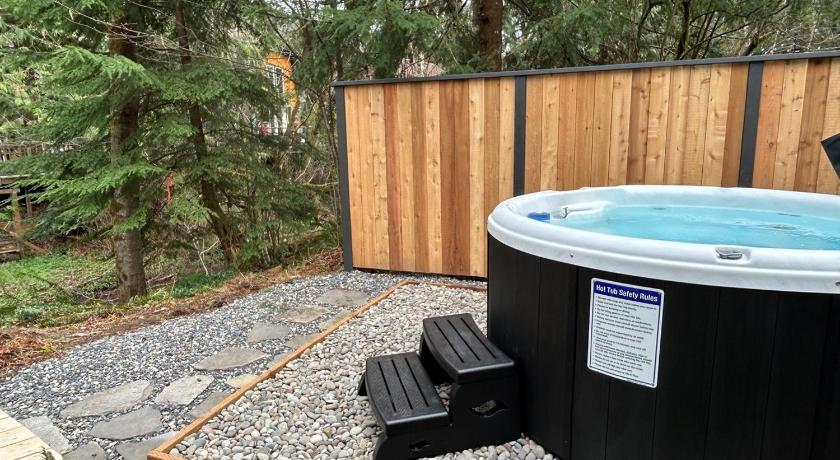 마운트 후드 빌리지 (OR) Cozy Cabin Creekside Deck & Hot Tub, Renovated! 4성급 숙소 외관