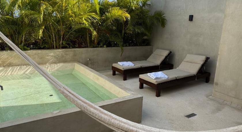 Jungle PH Private Rooftop & Plunge Pool AC WIFI