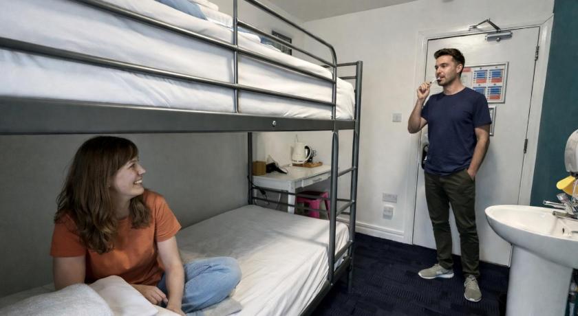 Image of Twin Room with Private Bathroom 2