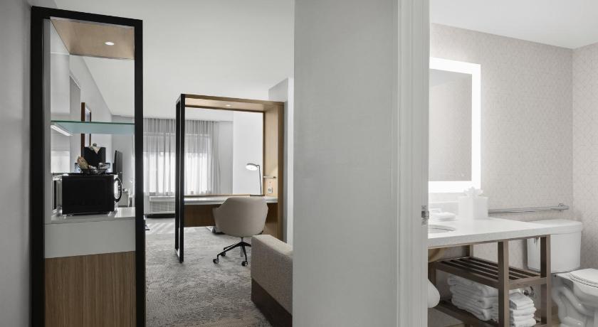 Image of 1 Bedroom Suite, 1 King, Sofa bed 7