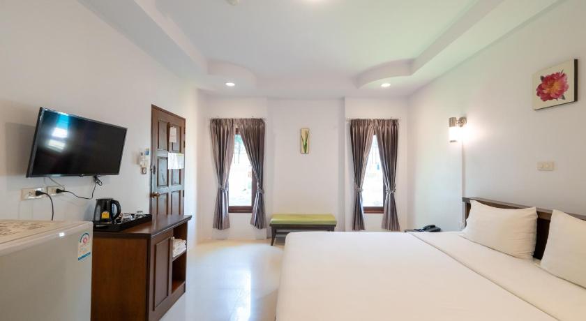 Image of Deluxe Pool View 13