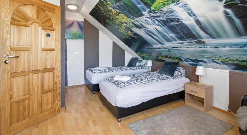 Image of Double or Twin Room with Shared Bathroom 4