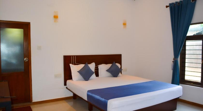 Raam Villa Uppuveli - image 43
