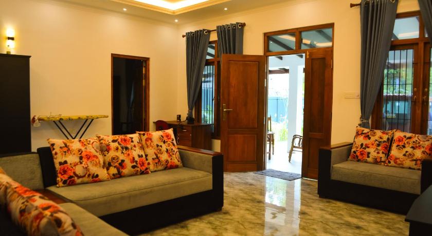 Raam Villa Uppuveli - image 3