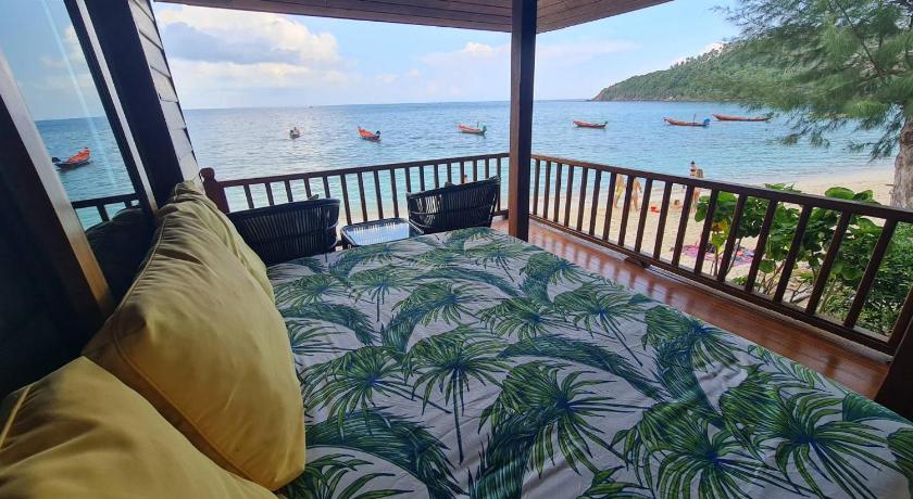 Salad Hut Resort - image 3