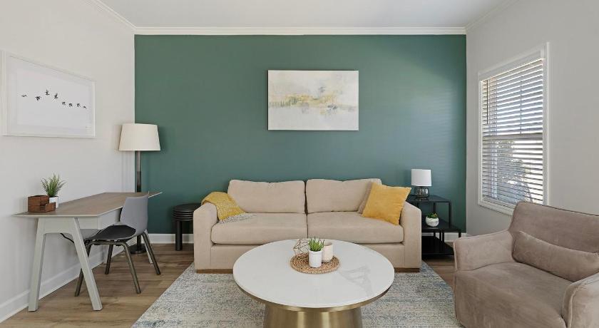 Landing Beautiful 1BD Clubhouse Pool