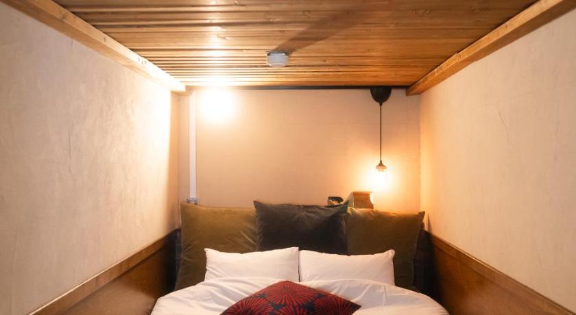 Image of SMALL ROOM DOUBLE BED 0