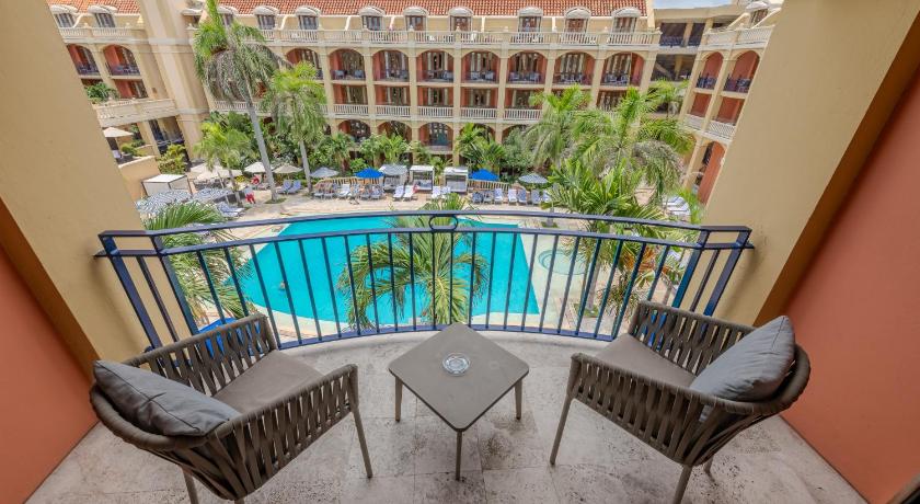 รูปของSuperior Room with Balcony and Pool View 7