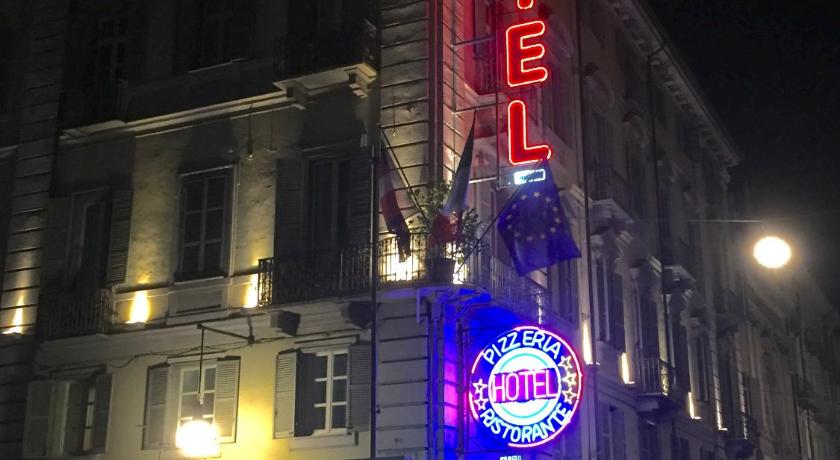 Le Petit Hotel