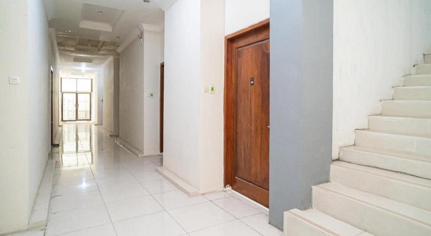 RedDoorz near Universitas Merdeka Malang 2 – Malang, ID