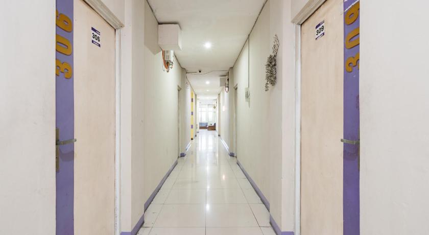 RedDoorz Plus near Stasiun Bekasi - image 29