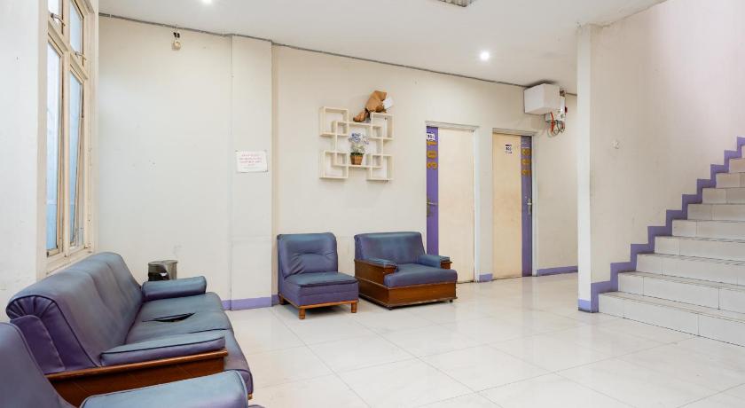 RedDoorz Plus near Stasiun Bekasi - image 11
