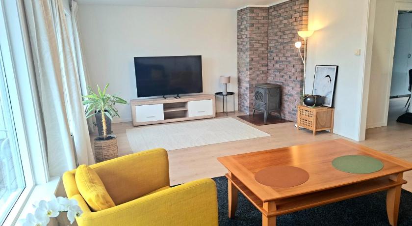 Stay Together in One Spacious 3 Storey Home Private Comfortable Ideal for Groups