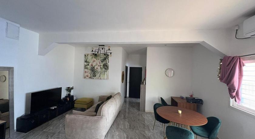 Grand T2 Meuble a Mtsapere Baobab