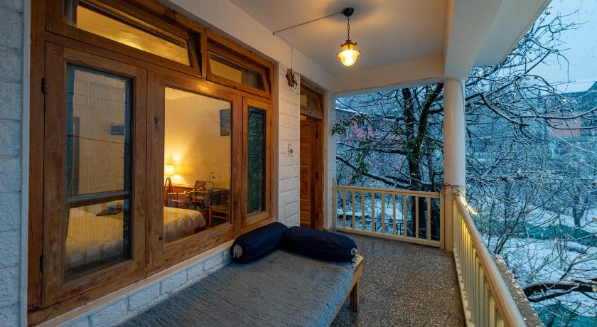Beholden Stay & Cafe-Mountain View Boutique Stay in Old Manali – Manali, PA