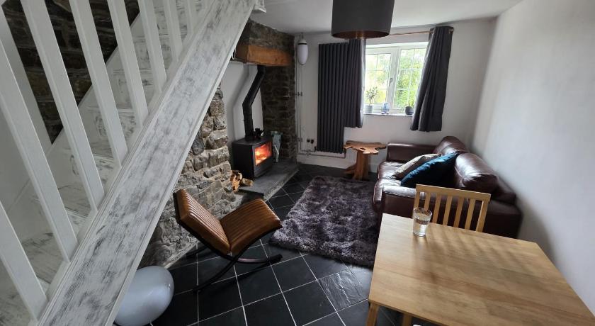 Welsh hilltop escape Llandeilo-Glamping and holiday let