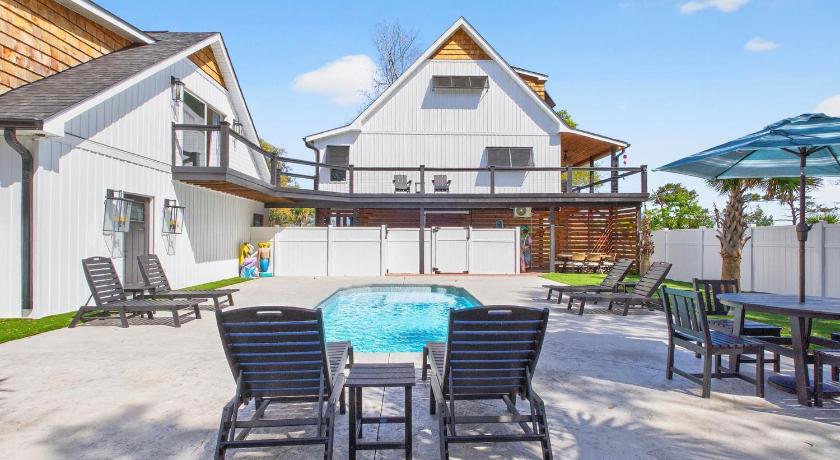 Oak Island (NC) Harbor Lights Resort Waterfront, Pool & Dock! 4-Star Accommodation view