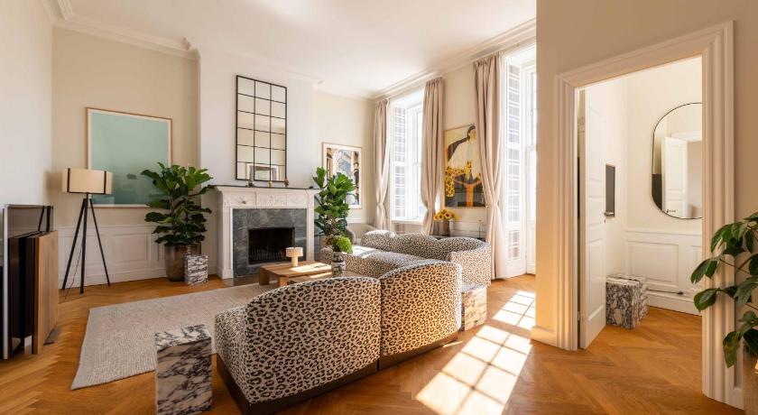 Modern Luxury 4BR Home near King's Garden