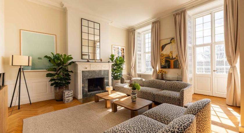 Modern Luxury 4BR Home near King's Garden