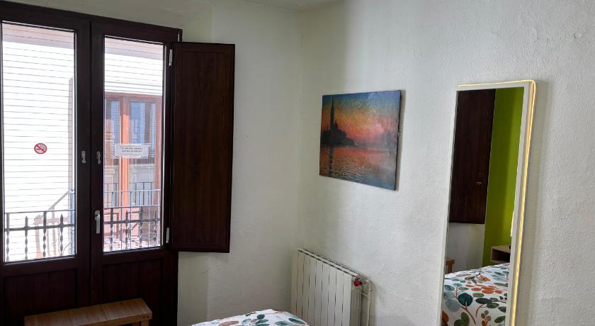 Image of Double Room with Private Bathroom 3