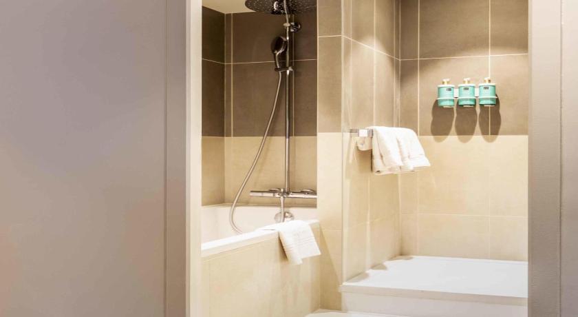 Image of Suite for 5 people - 1 double bed, 1 double sof a bed and 1 single sofa bed 9